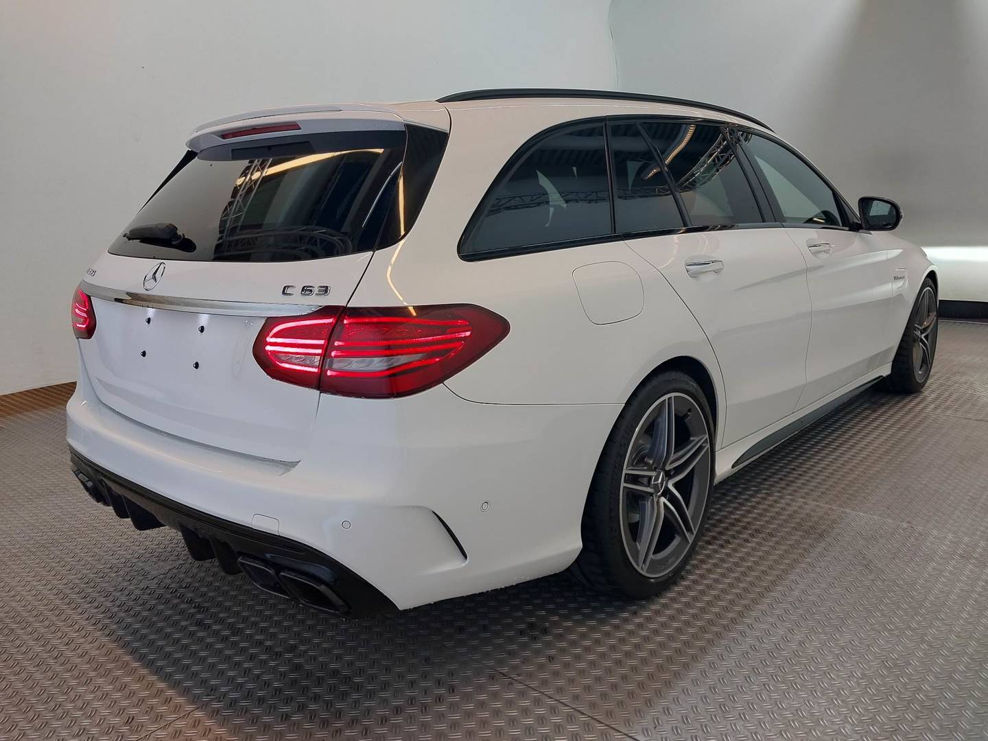 Mercedes-Benz C 63 AMG T 9G-TRONIC photo