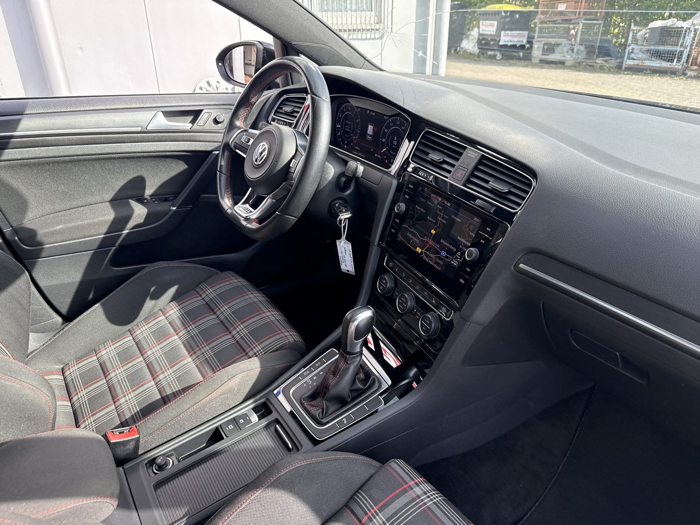 VW Golf GTI Performance 2,0 TSI BMT DSG photo