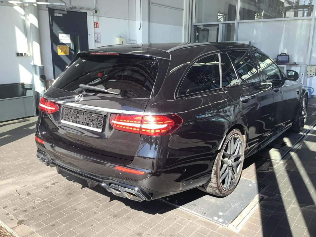 Mercedes-Benz E 63 S AMG T 4MATIC SPEEDSHIFT photo