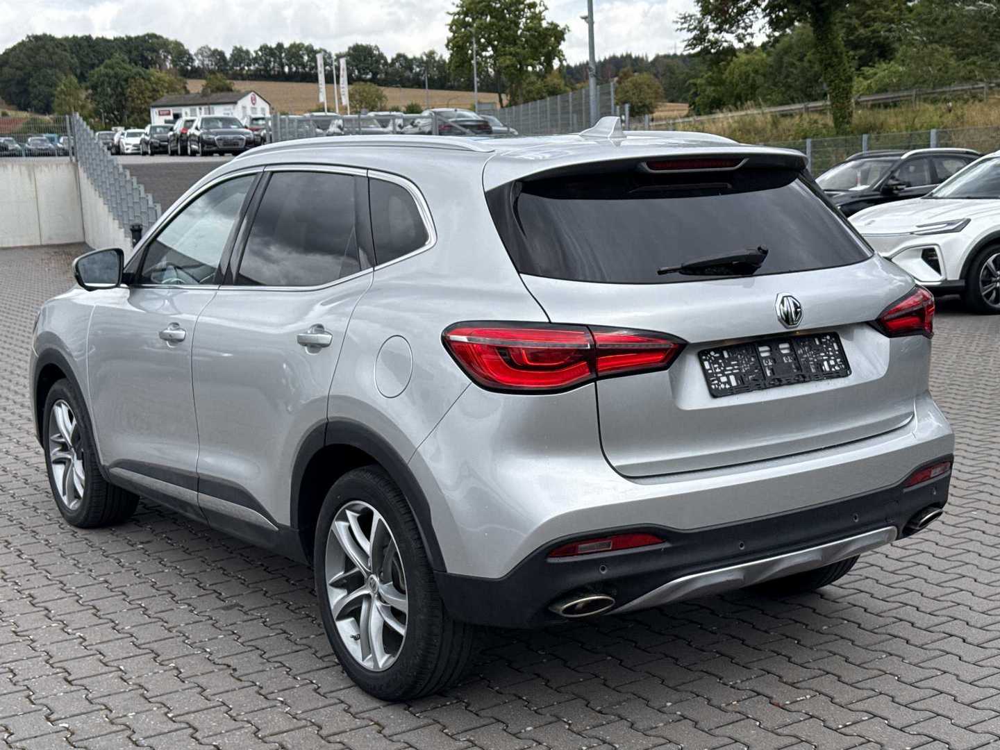 MG HS 1,5 T-GDI Automatik Luxury photo
