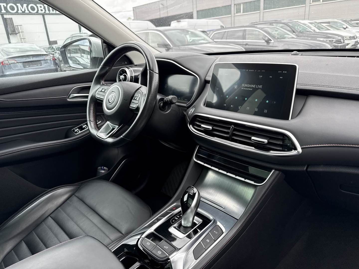 MG HS 1,5 T-GDI Automatik Luxury photo