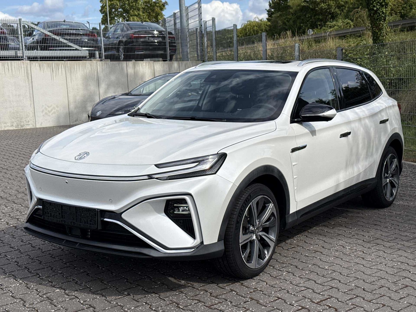 MG Marvel R Luxury