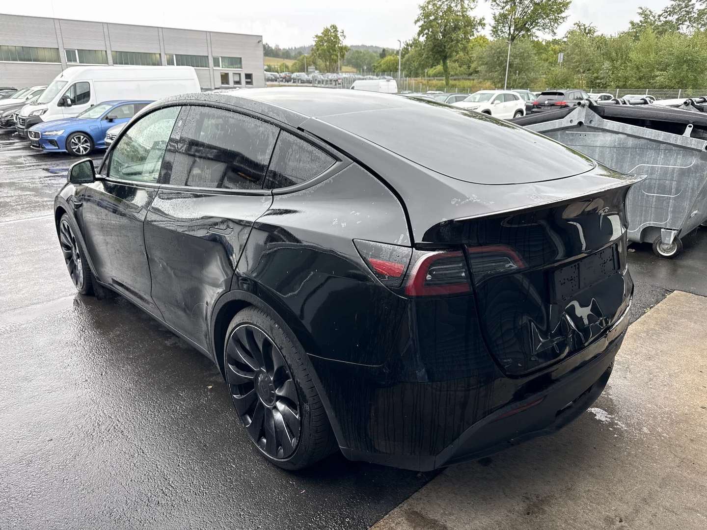 Tesla Model Y Dual Motor Performance photo