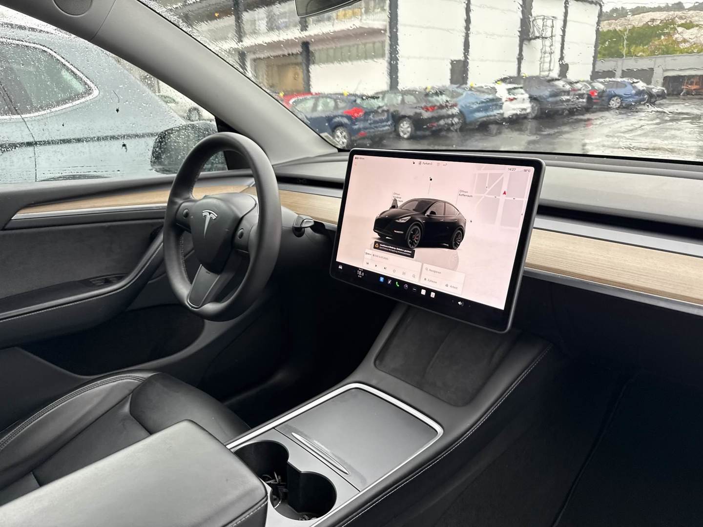 Tesla Model Y Dual Motor Performance photo