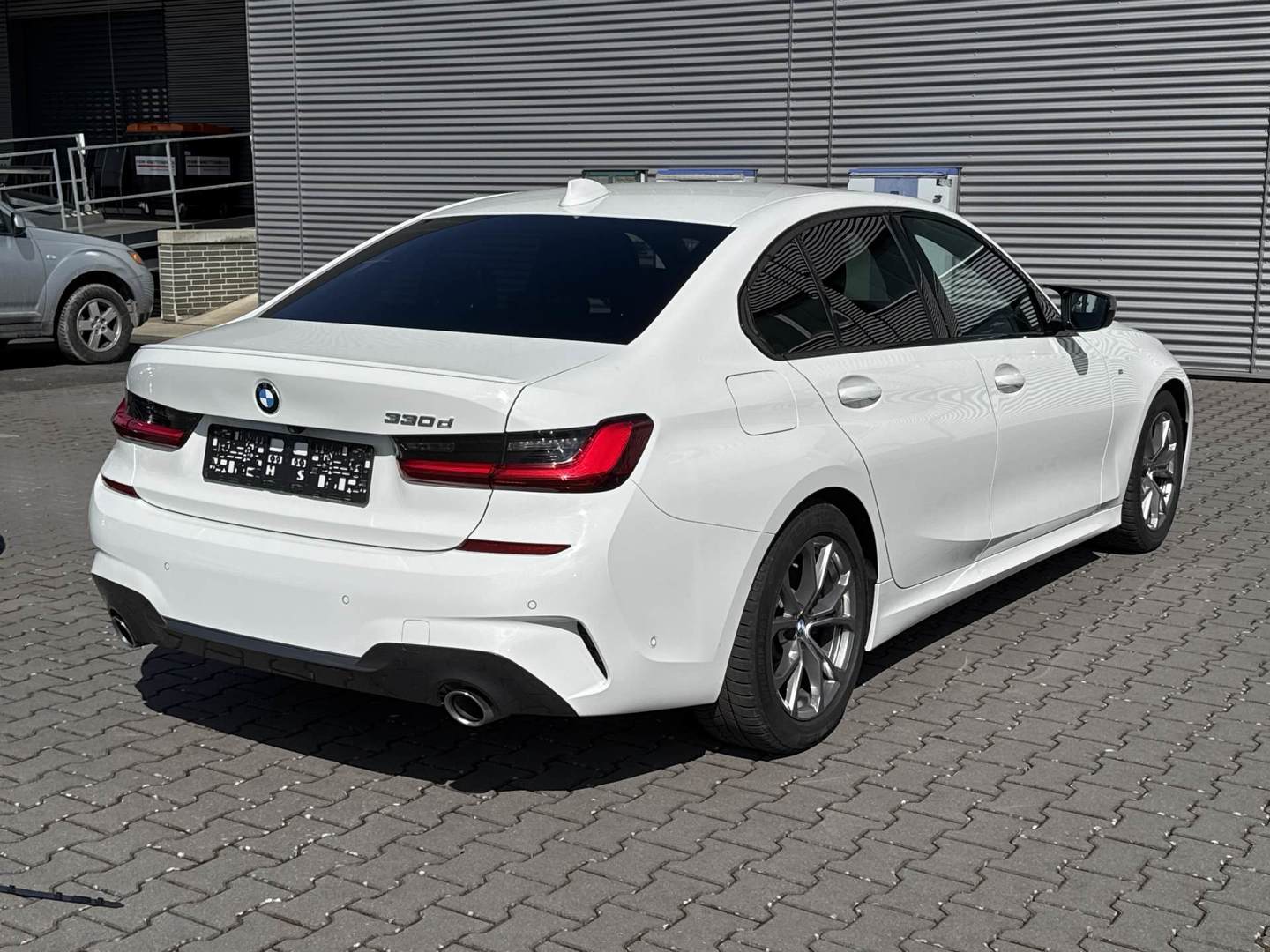 BMW 330d Sport-Automatic M-Sportpaket photo