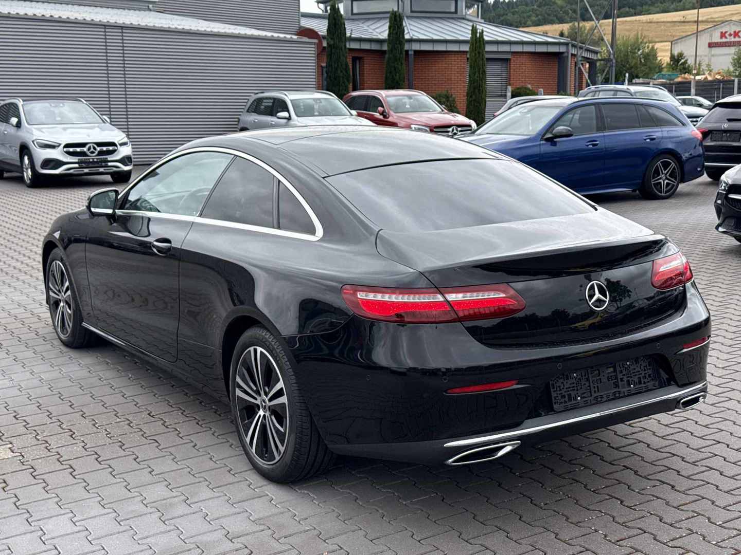 Mercedes-Benz E 220 d Coupe 9G-TRONIC Avantgarde photo