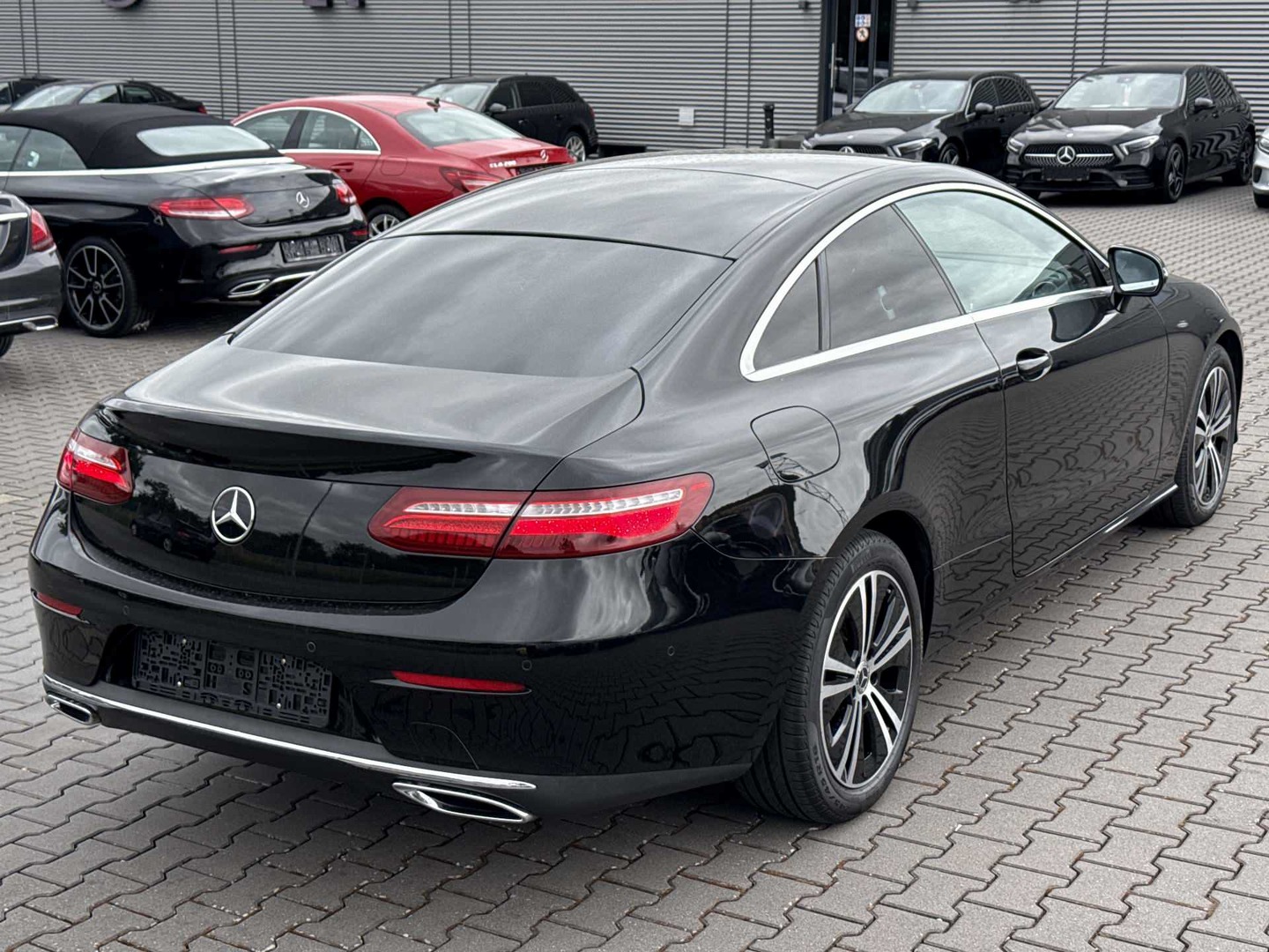 Mercedes-Benz E 220 d Coupe 9G-TRONIC Avantgarde photo