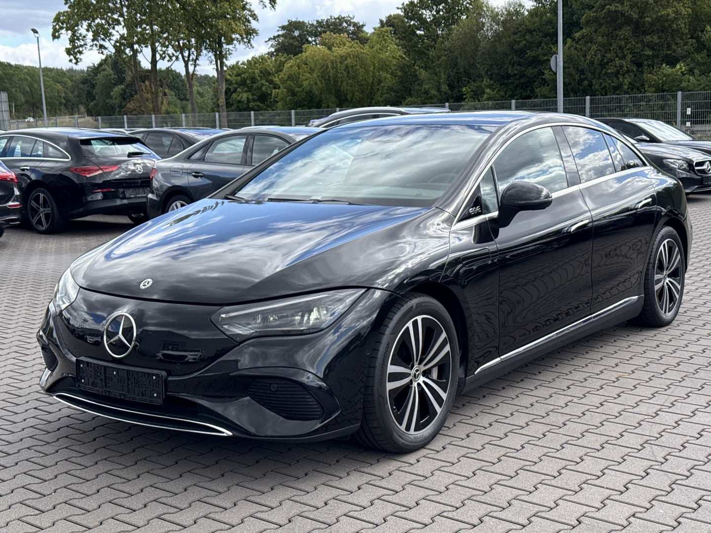 Mercedes-Benz EQE 350 Electric Art