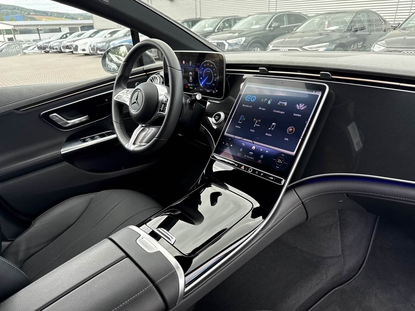 Mercedes-Benz EQE 350 Electric Art photo