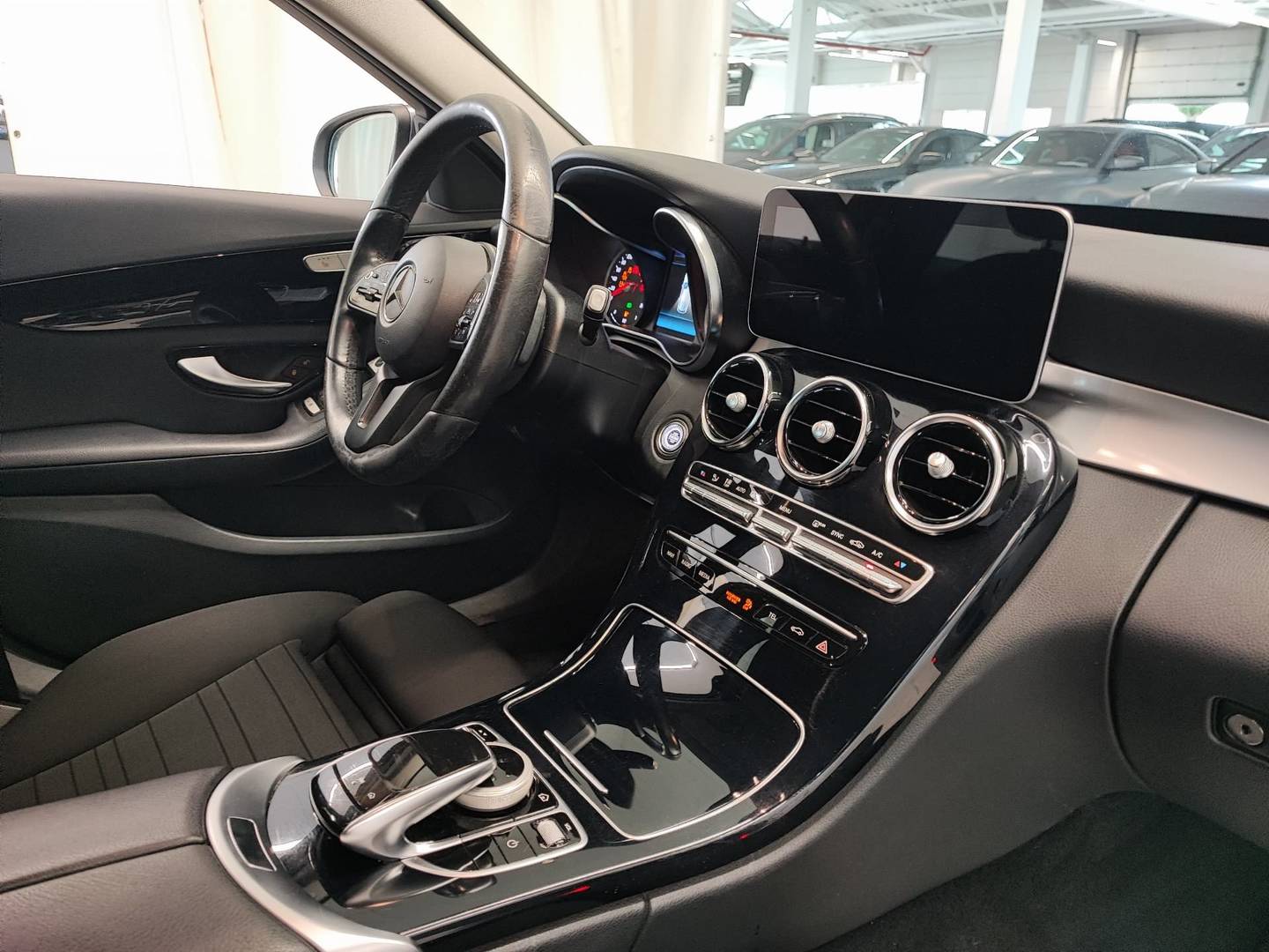 Mercedes-Benz C 200 d T 9G-TRONIC Standard photo