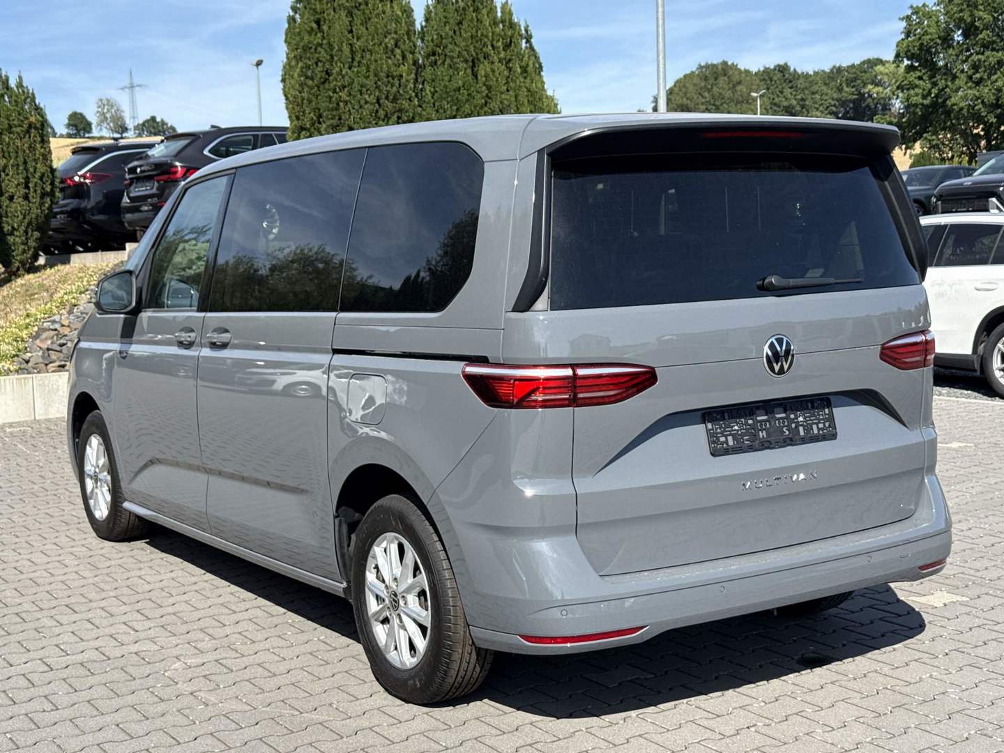 VW Multivan 2,0 TDI DSG Life photo