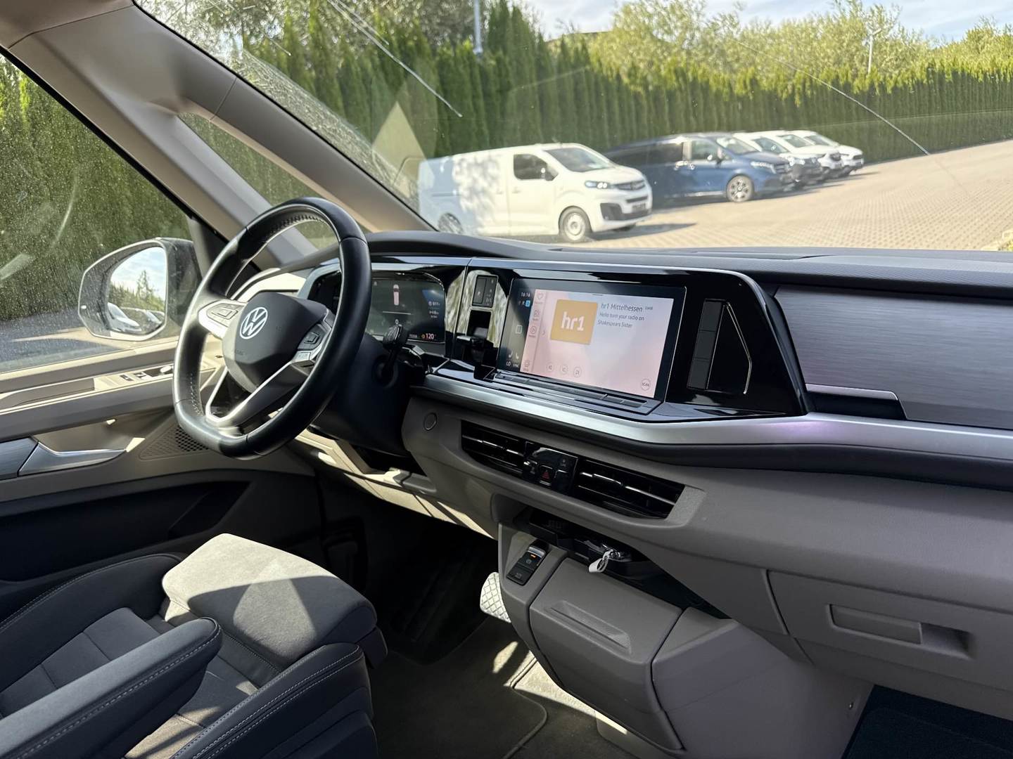 VW Multivan 2,0 TDI DSG Life photo