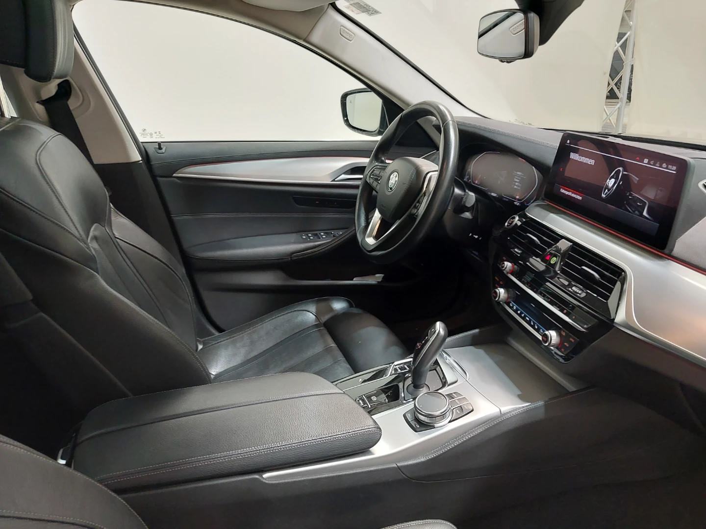 BMW 530d xDrive Touring Steptronic Luxury Line photo