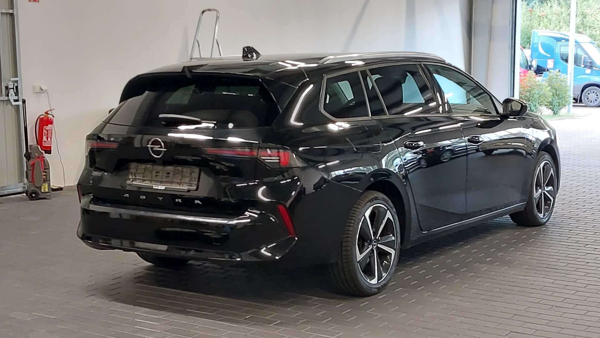 Opel Astra Sports Tourer 1,5 CDTI Automatik Business Elegance photo