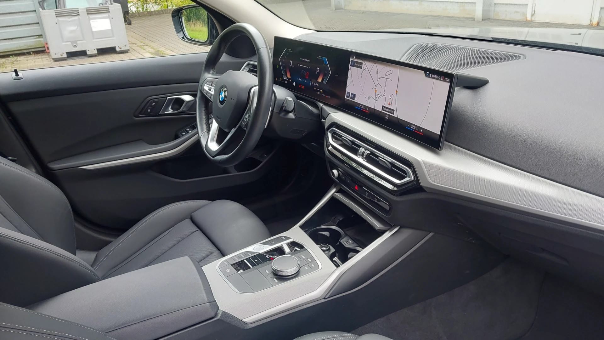 BMW 320 d xDrive Touring Steptronic photo