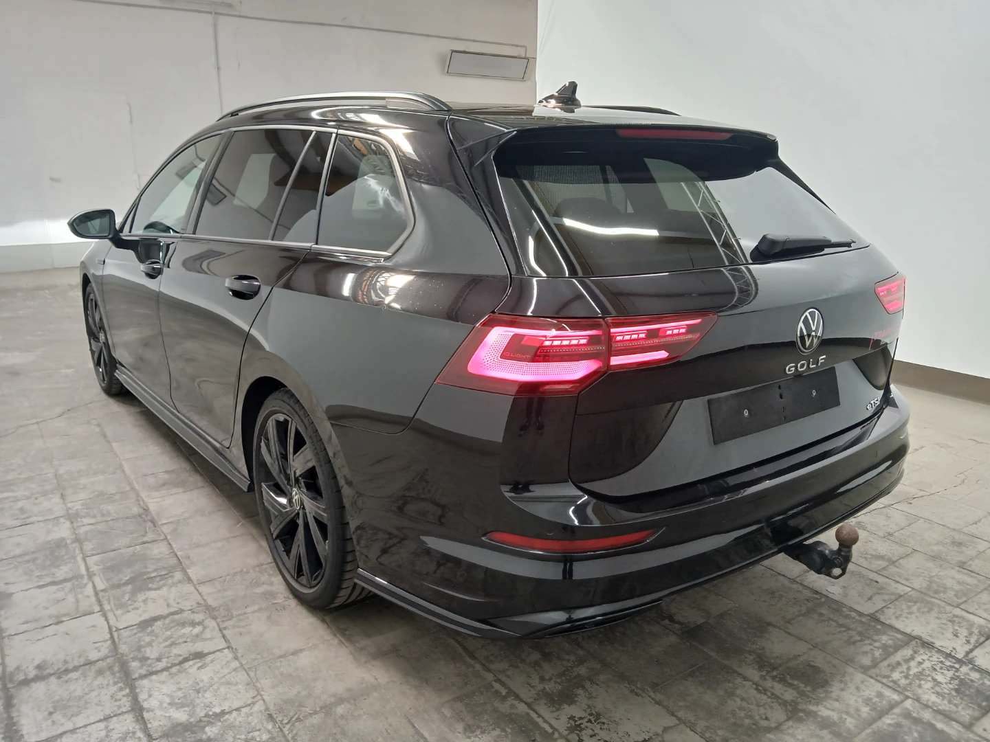 VW Golf Variant eTSI ACT DSG R-Line photo