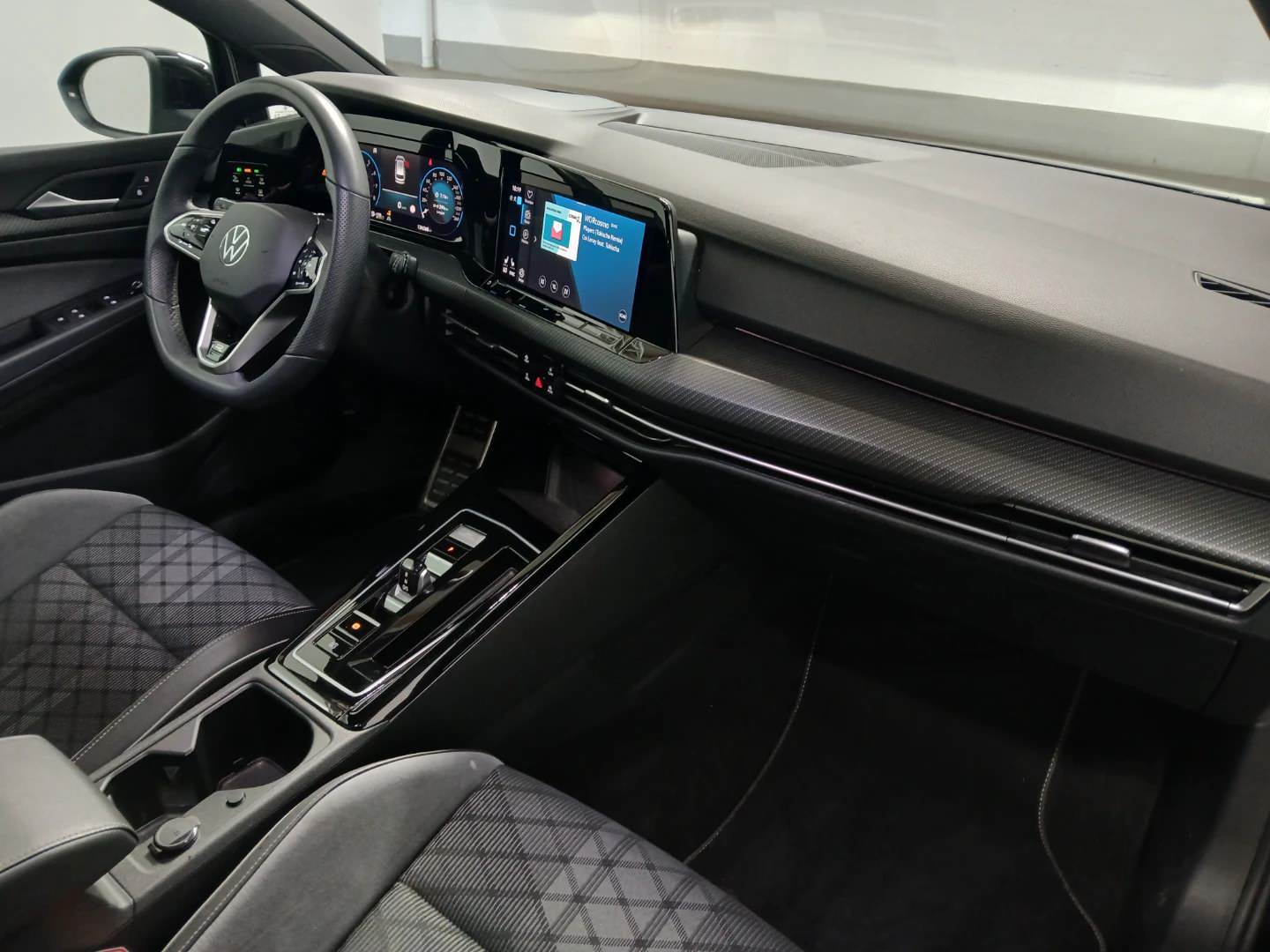 VW Golf Variant eTSI ACT DSG R-Line photo