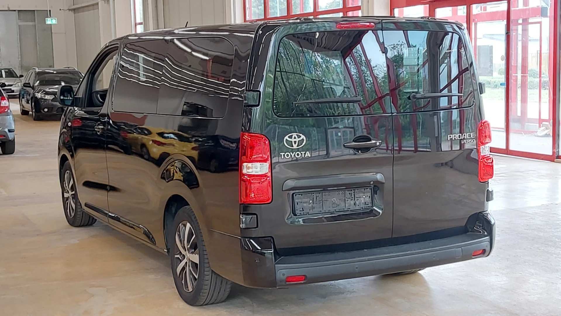 Toyota Proace Verso Shuttle 2,0 D-4D L2 Automatik Comfort photo