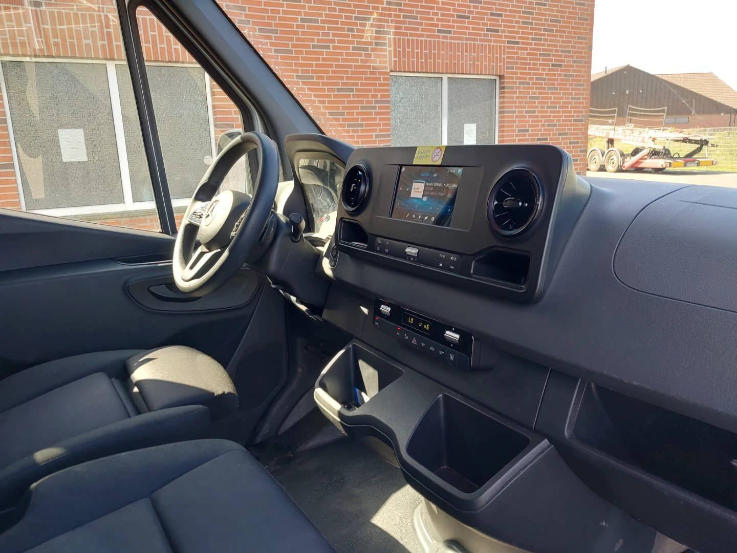 Mercedes-Benz Sprinter Tourer 317 CDI Automatik photo