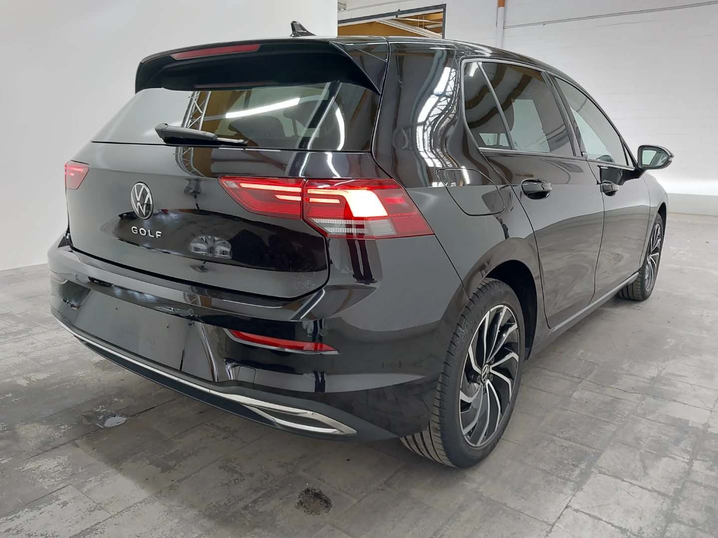 VW Golf 2,0 TDI DSG Active photo