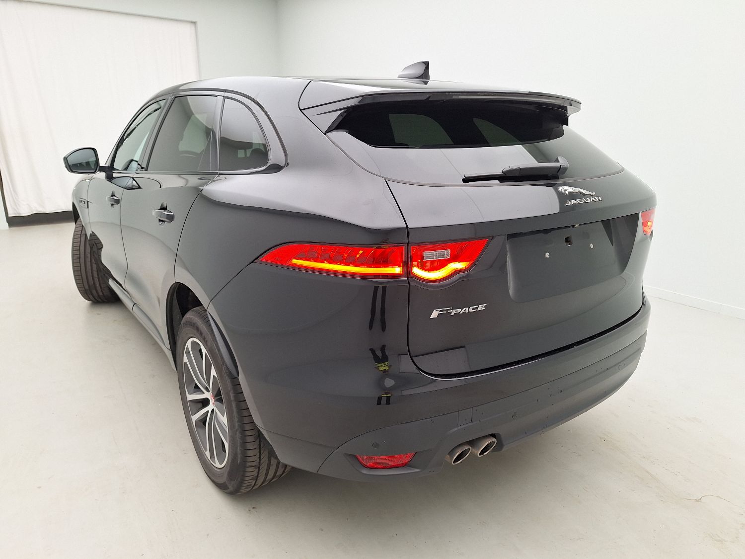 Jaguar, F-Pace, Jaguar F-Pace 2.0D 132kW Aut. R-Sport 5d photo