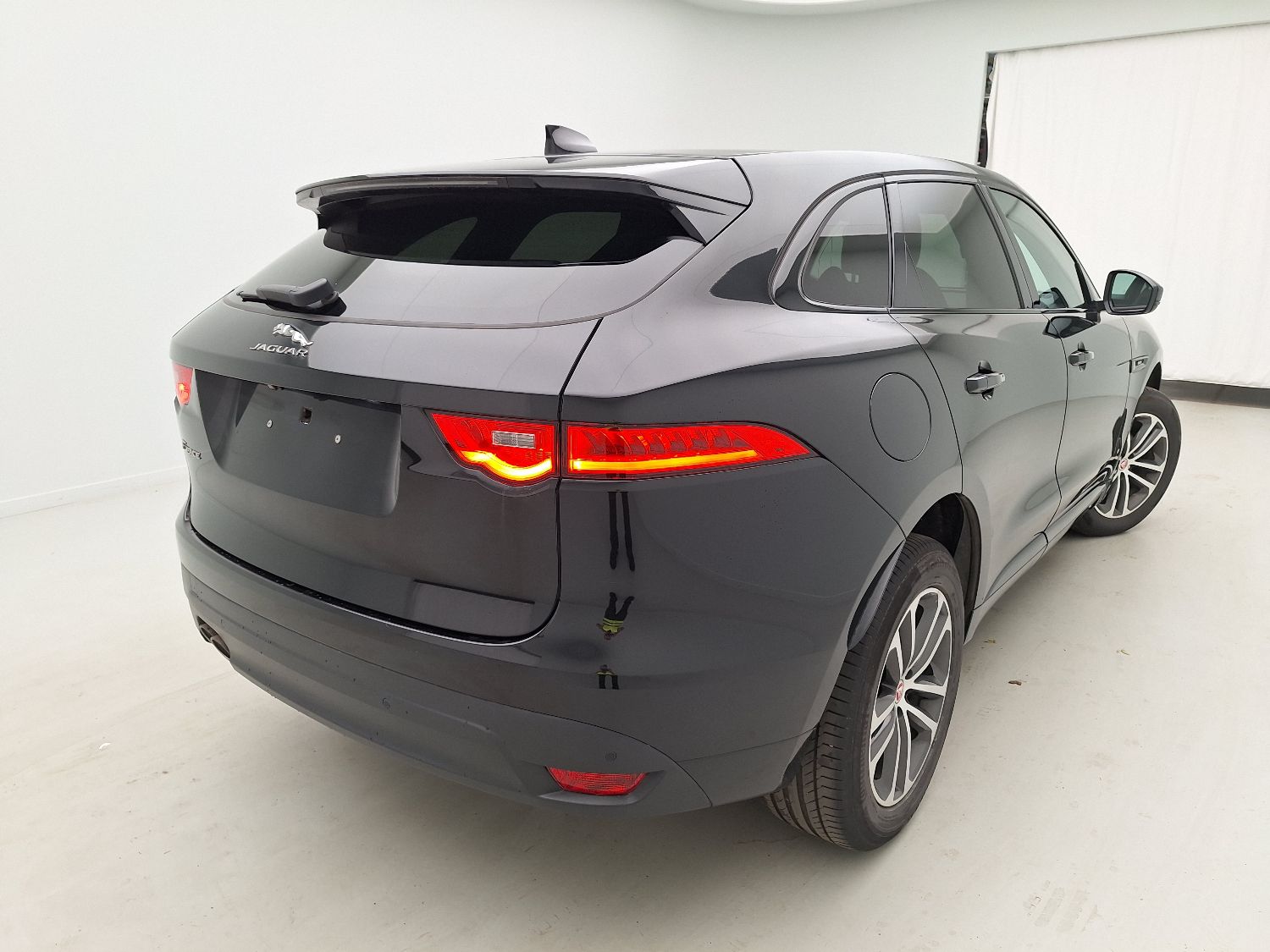 Jaguar, F-Pace, Jaguar F-Pace 2.0D 132kW Aut. R-Sport 5d photo