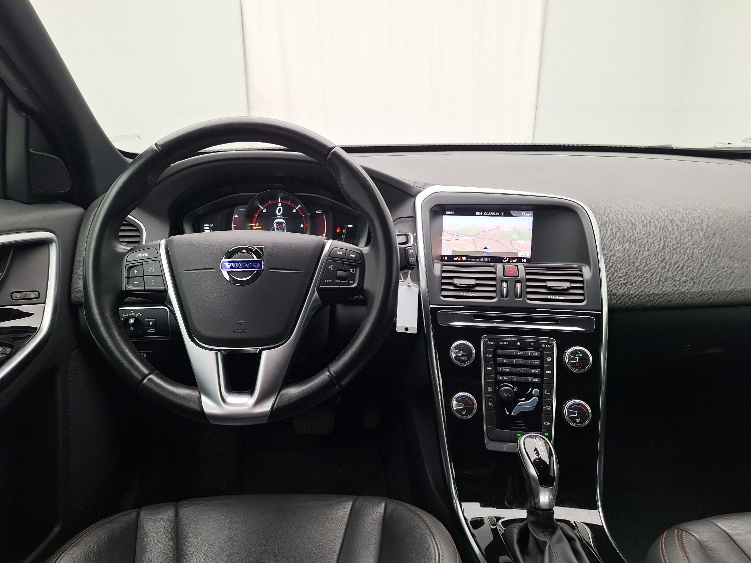 Volvo, XC60 '08, Volvo XC60 D3 Geartronic Dynamic Edition 5d photo