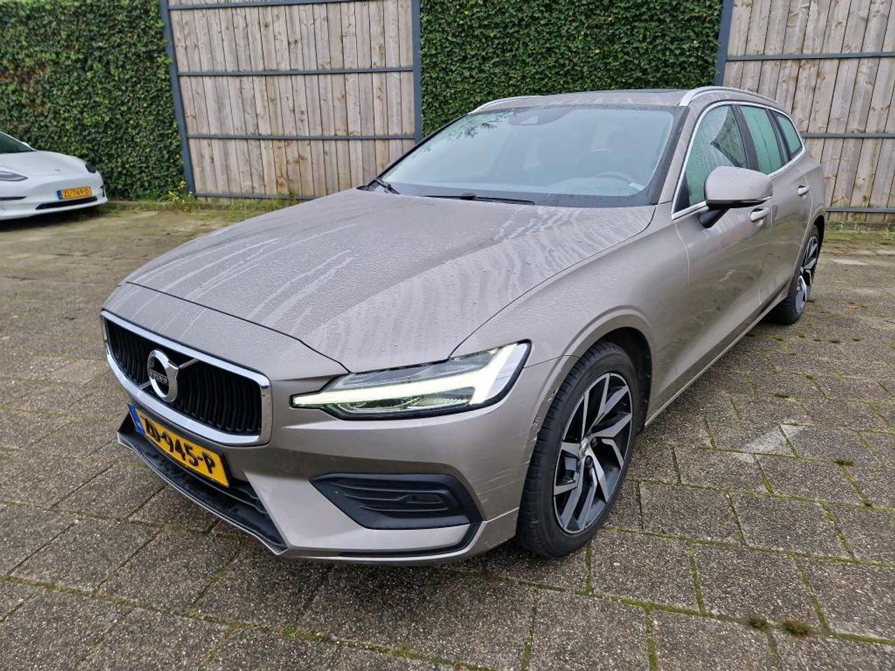 VOLVO V60 2.0 T5 Momentum