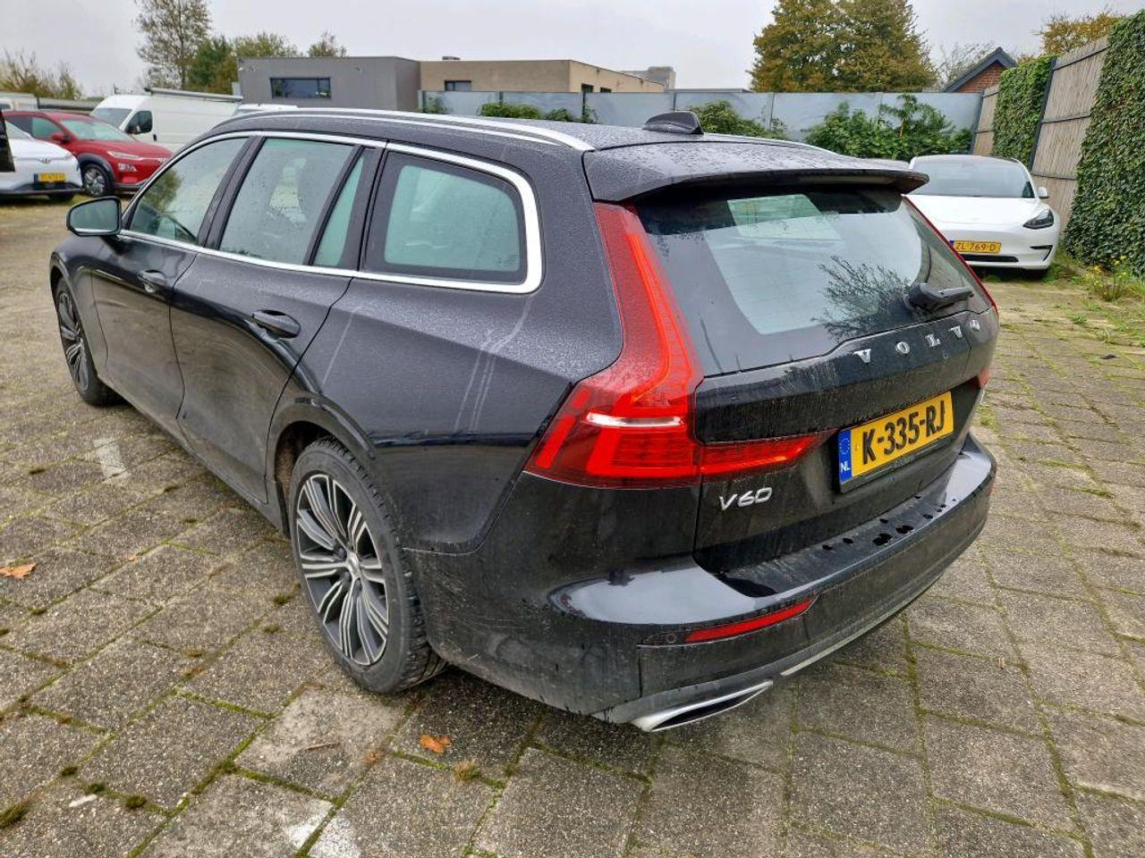 VOLVO V60 2.0 B3 Inscription photo