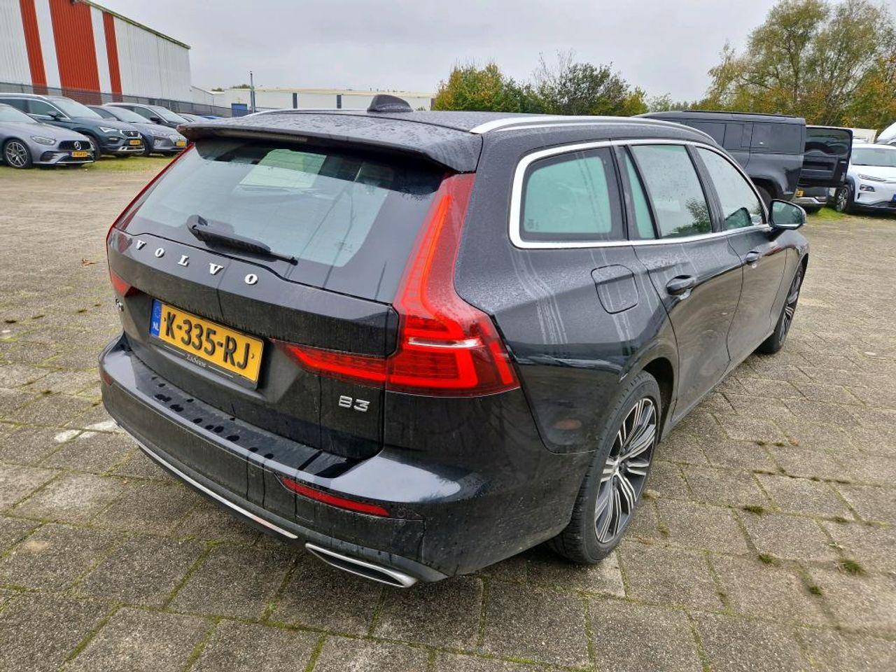 VOLVO V60 2.0 B3 Inscription photo