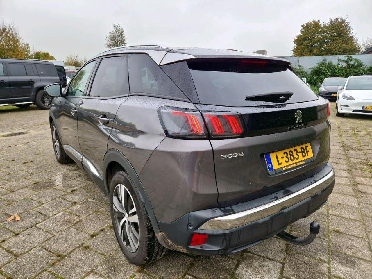 PEUGEOT 3008 1.2 PureTech Blue Lease Premium photo