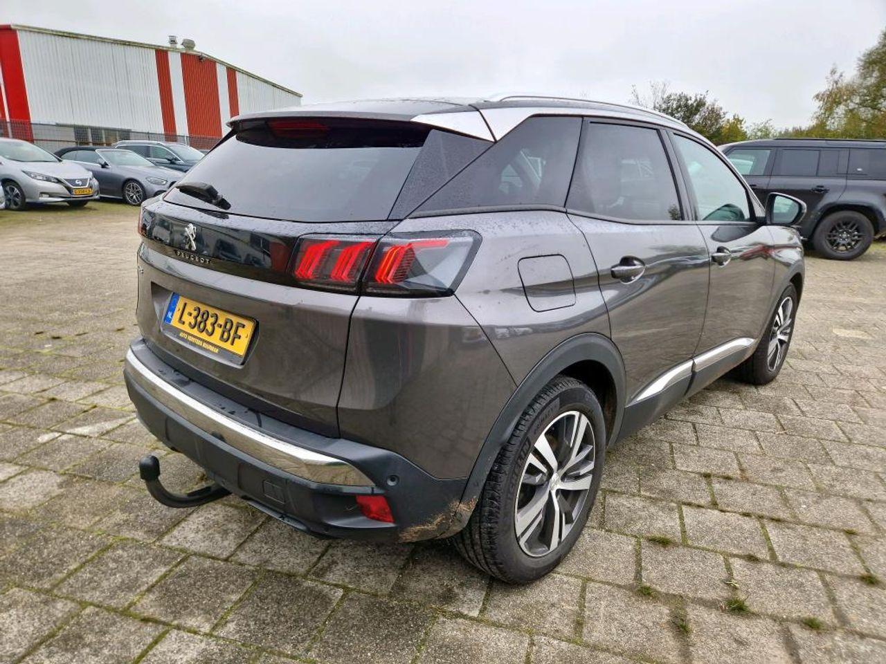 PEUGEOT 3008 1.2 PureTech Blue Lease Premium photo