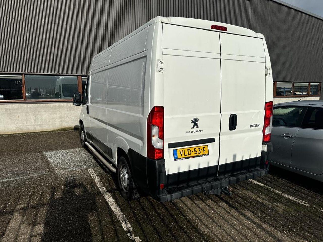 PEUGEOT BOXER 330 2.2 BlueHDi 140 L2H2 Premium photo