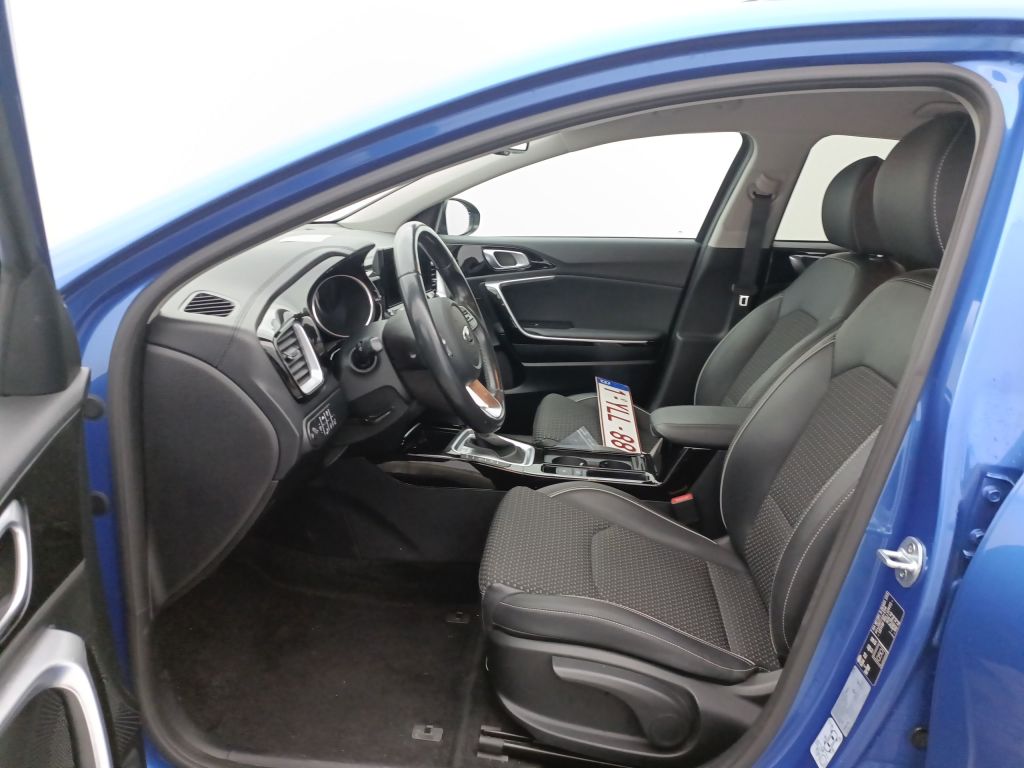 KIA XCeed 1.6 CRDi 115 DCT ISG More 5d photo