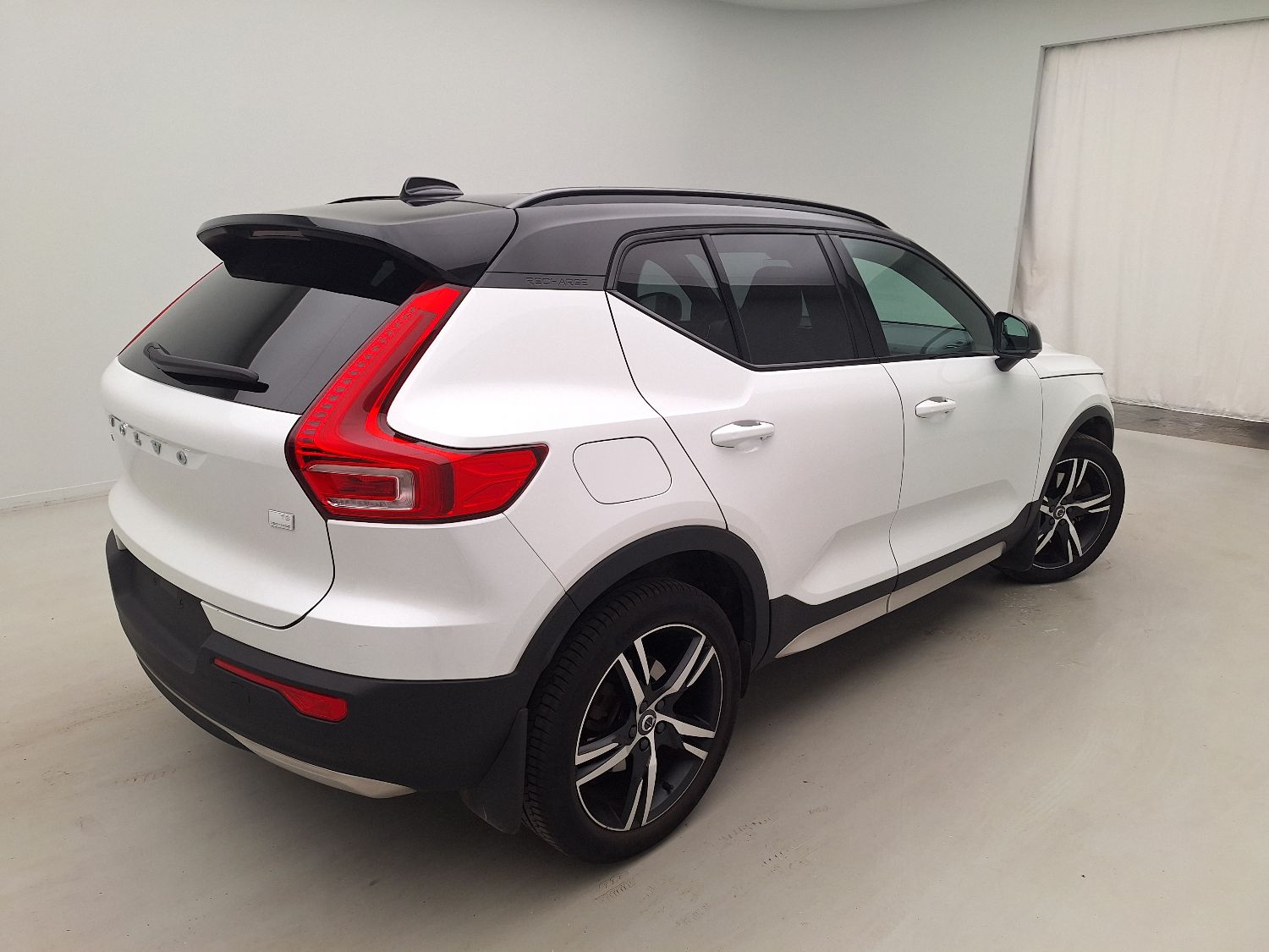 Volvo, XC40 '17, Volvo XC40 T5 Twin Engine R-Design 5d photo