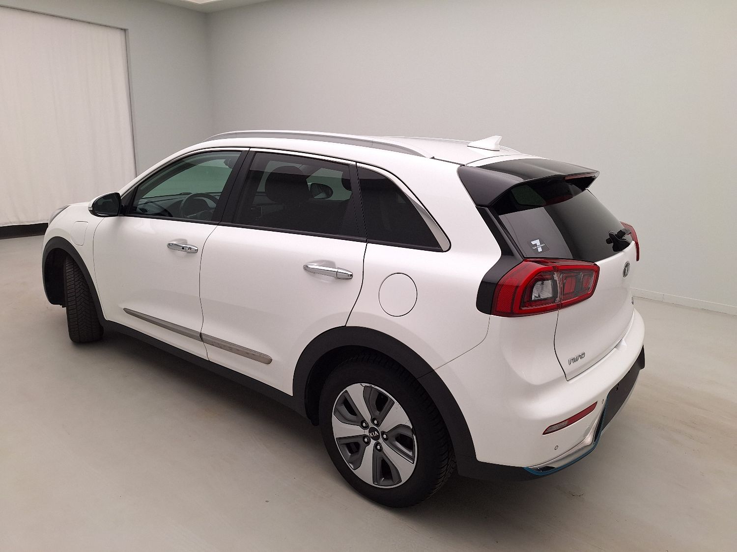 Kia, Niro '16, KIA Niro Fusion 1.6 GDi PHEV 6DCT 5d photo