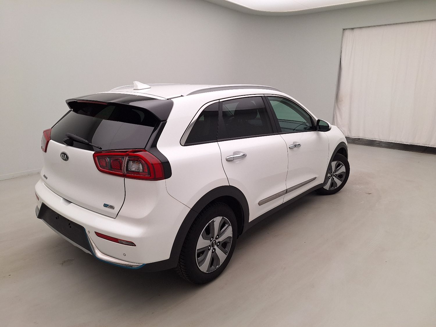 Kia, Niro '16, KIA Niro Fusion 1.6 GDi PHEV 6DCT 5d photo