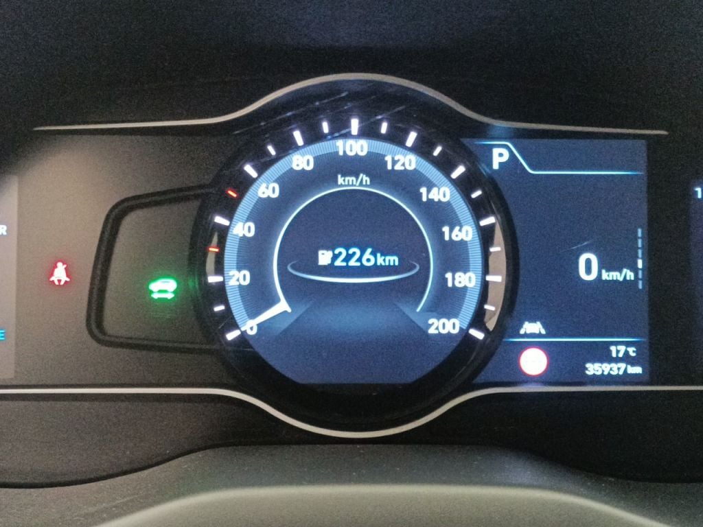 HYUNDAI KONA EV - 2021 64 kWh Sky 5d photo