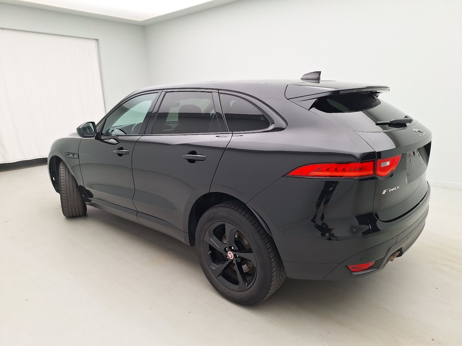 Jaguar, F-Pace, Jaguar F-Pace 2.0D 120kW R-Sport 5d photo