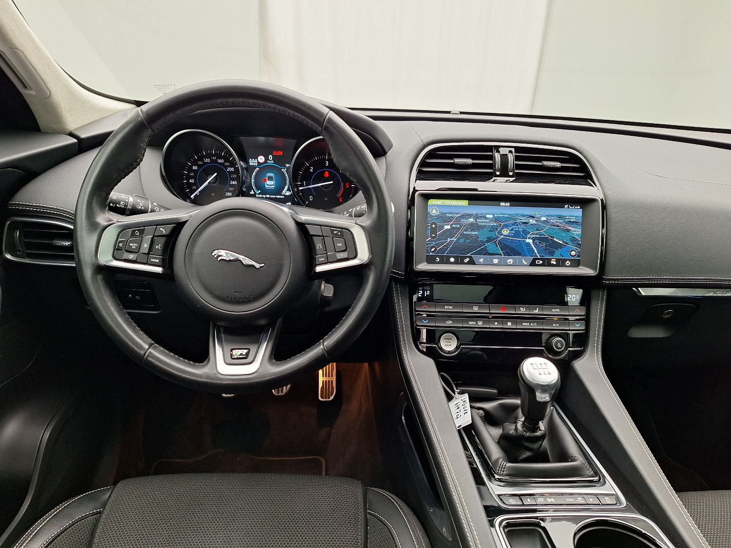 Jaguar, F-Pace, Jaguar F-Pace 2.0D 120kW R-Sport 5d photo