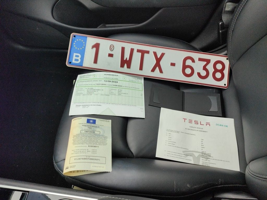 Tesla Model 3 Long-Range Dual Motor AWD 4d photo