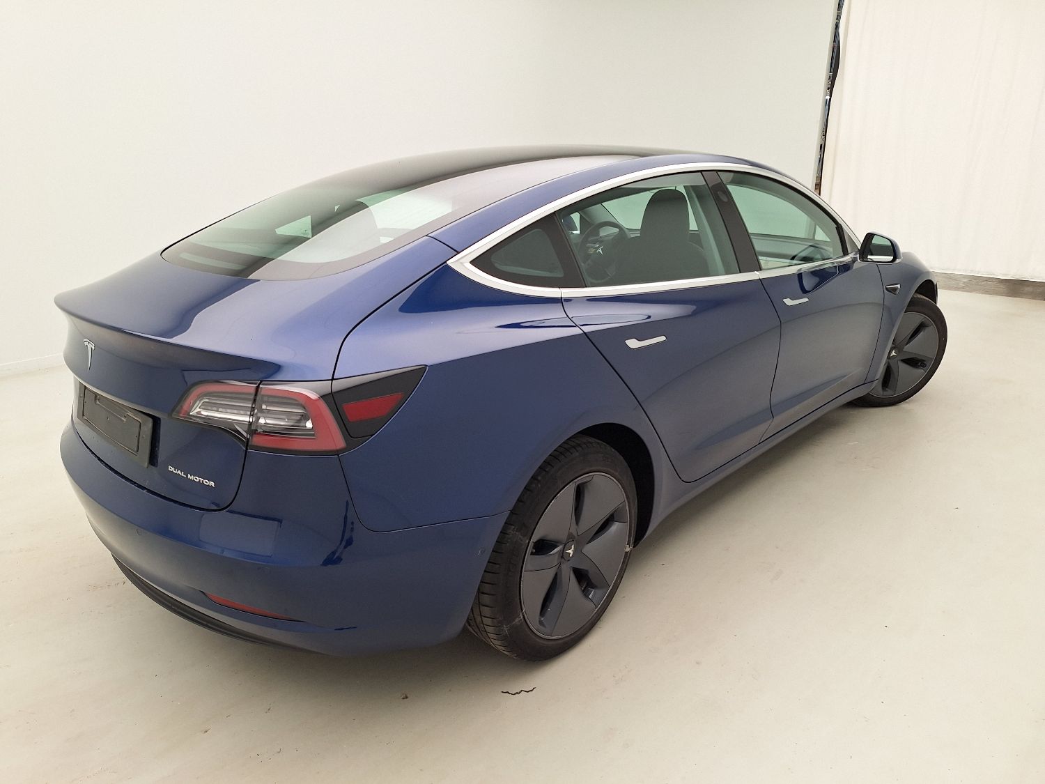 Tesla, Model 3 '18 BEV, Tesla Model 3 Long-Range Dual Motor AWD 4d photo