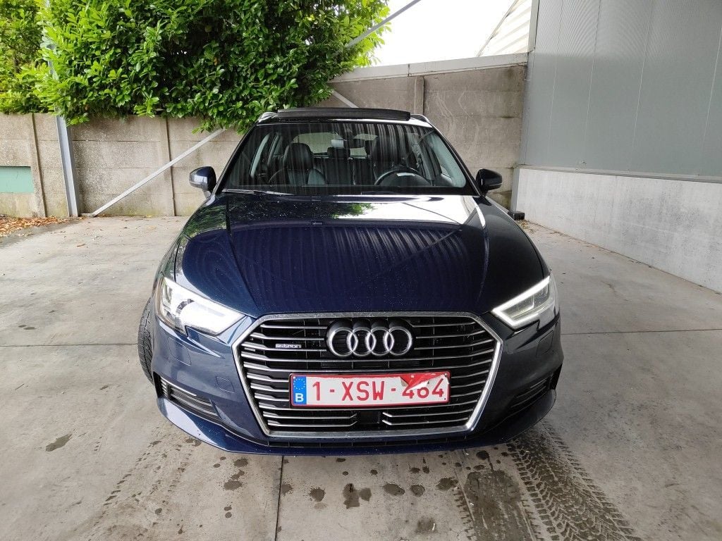 Audi A3 Sportback 40 e-tron S tronic Sport 5d photo