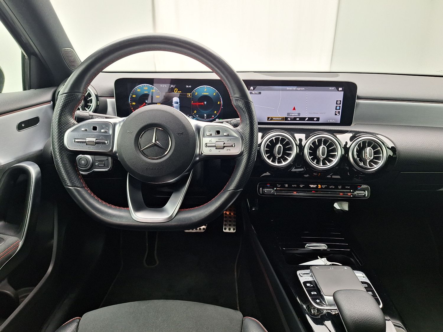 Mercedes, A-Class '18, Mercedes-Benz A-Klasse A 180 d DCT Launch Edition photo