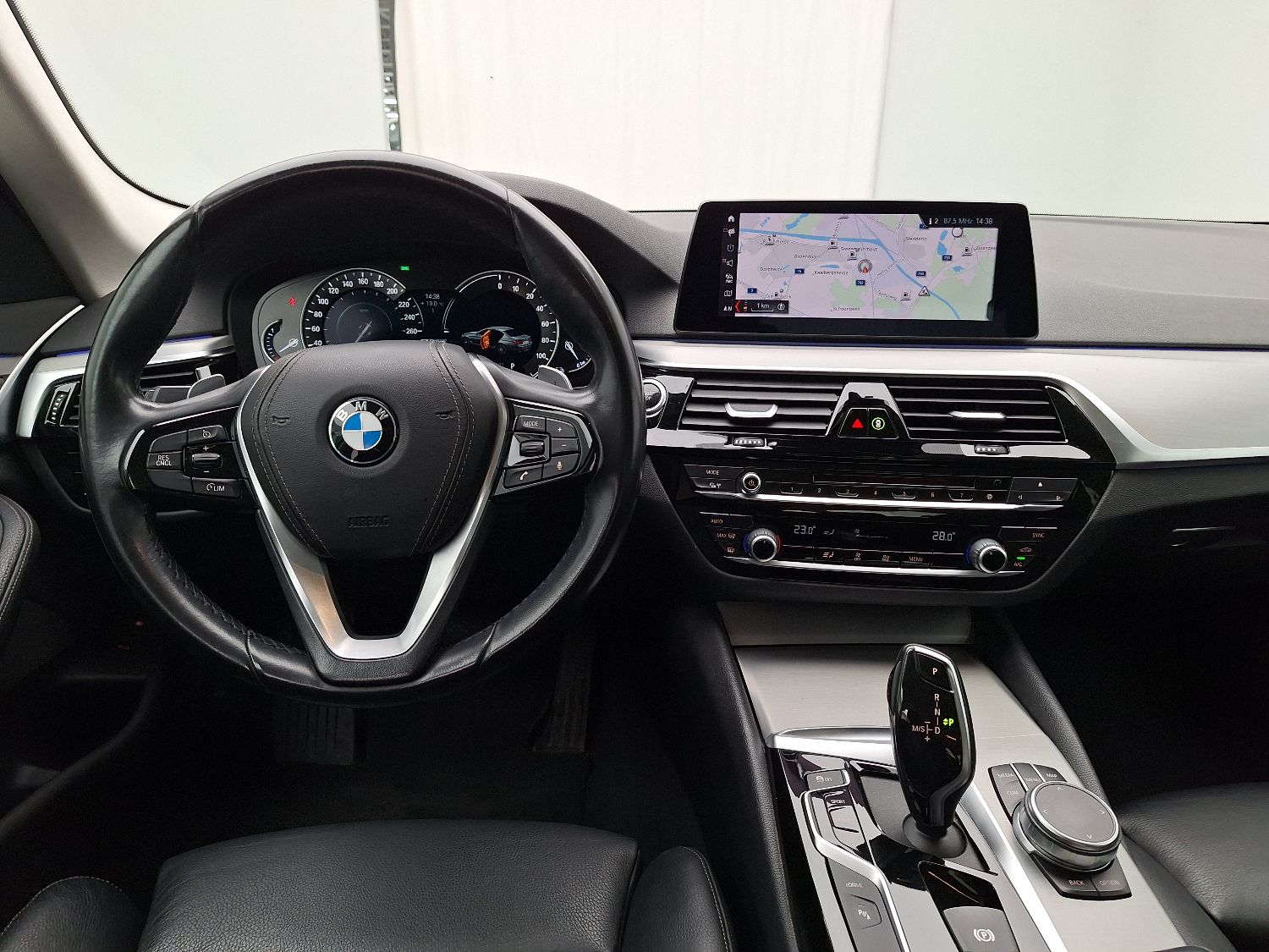 BMW, 5-serie '16, BMW 5 Reeks Berline 530e iPerformance 4d photo