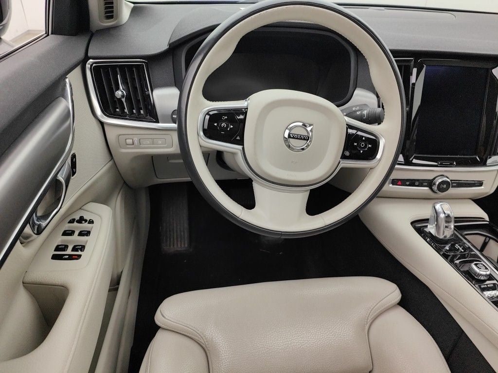 Volvo S90 T8 e4x4 Geartronic Momentum 4d photo