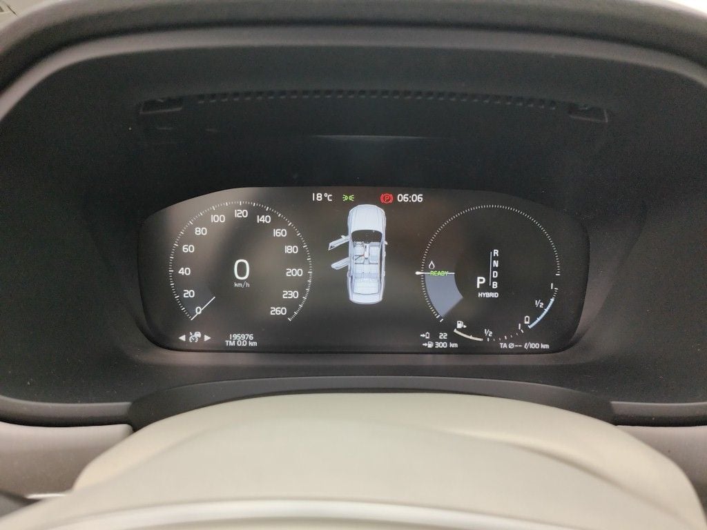 Volvo S90 T8 e4x4 Geartronic Momentum 4d photo