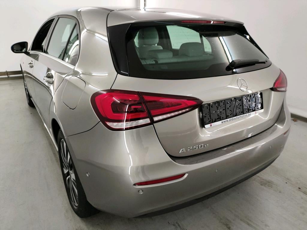 MERCEDES-BENZ A-CLASS 1.3 A 250 E DCT Mirror  Parking  Advantage photo