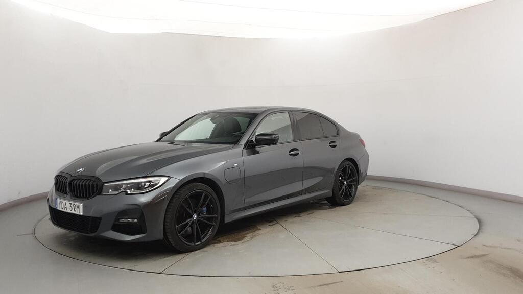 Bmw MODEL M SPORT, EL TAKLUCKA GLAS, CONNECTED, 360-KAMERA, NAVIGATION 330E XDRIVE SEDAN