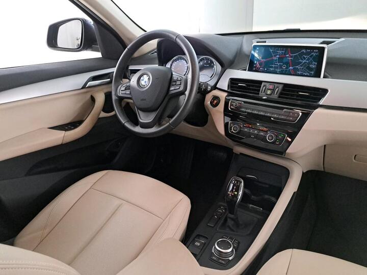 BMW X1 X1 sDrive18iA (100 kW) 100kW/136pk  5D/P Auto-7 photo